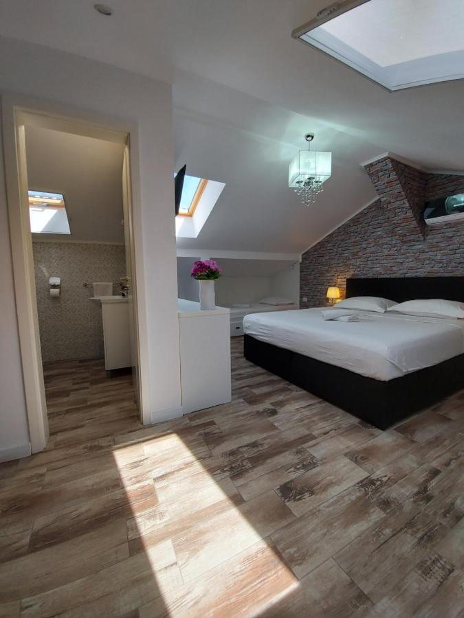 Kevin&Jessica Rooms Giarmata エクステリア 写真