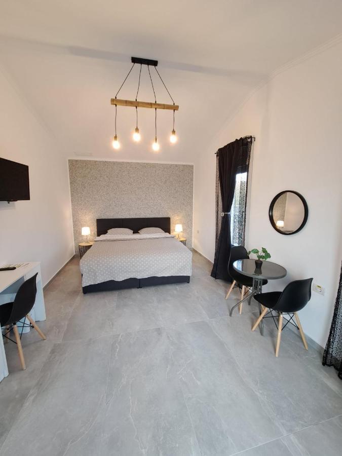 Kevin&Jessica Rooms Giarmata エクステリア 写真