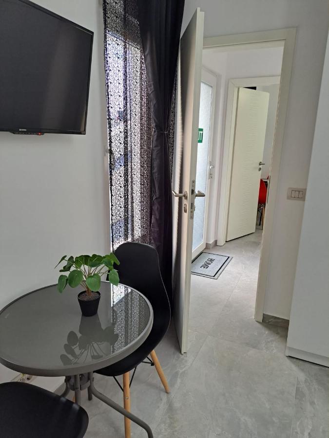 Kevin&Jessica Rooms Giarmata エクステリア 写真