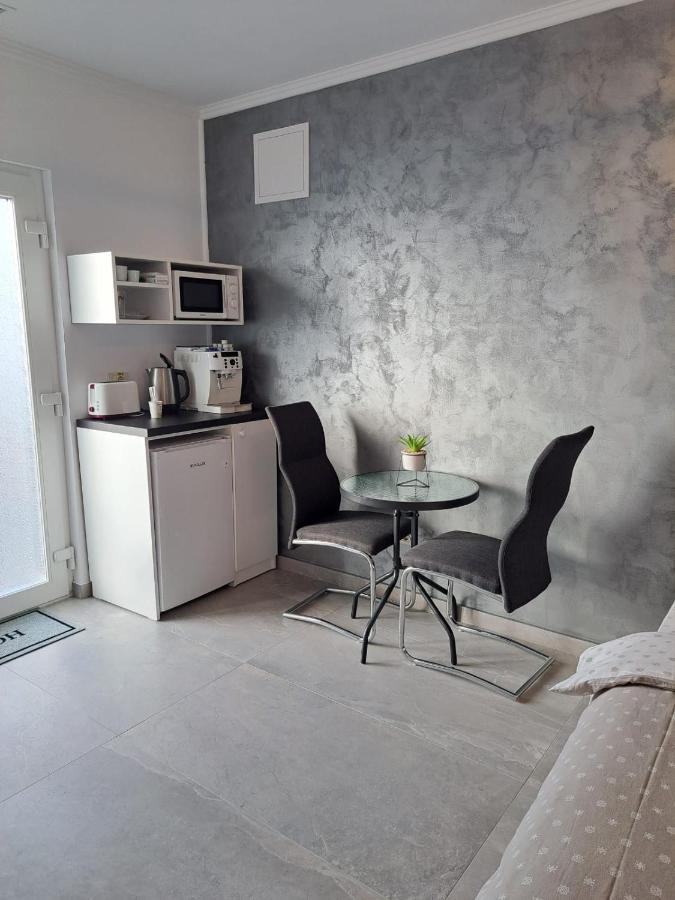 Kevin&Jessica Rooms Giarmata エクステリア 写真