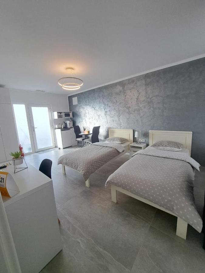 Kevin&Jessica Rooms Giarmata エクステリア 写真