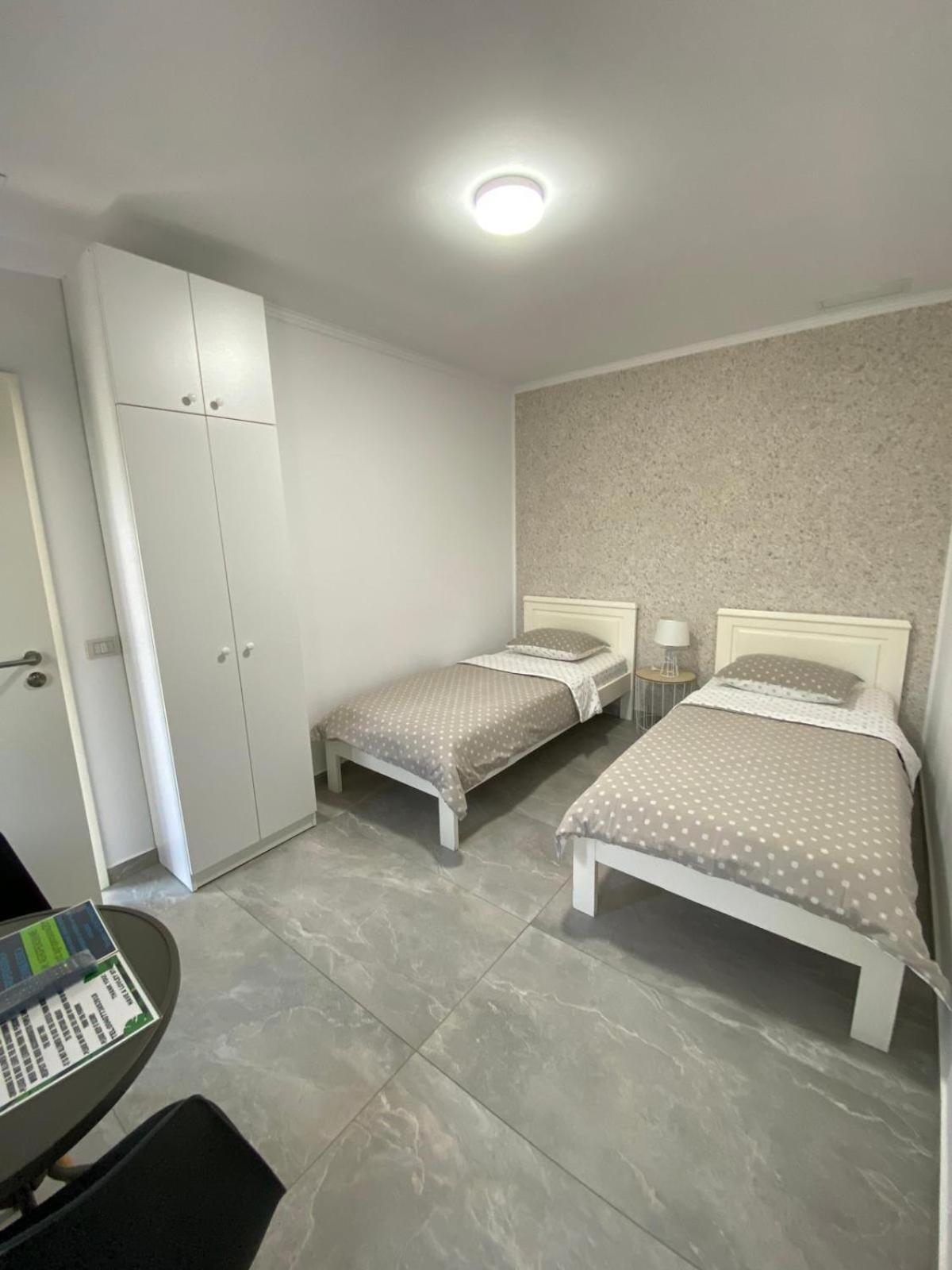 Kevin&Jessica Rooms Giarmata エクステリア 写真