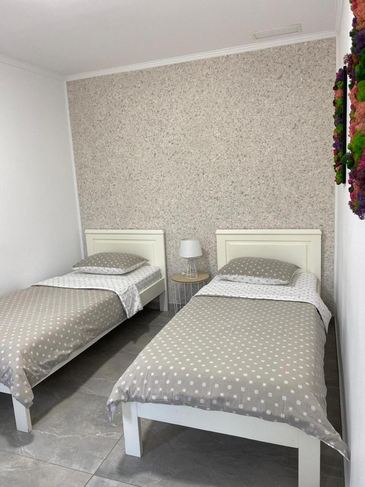 Kevin&Jessica Rooms Giarmata エクステリア 写真
